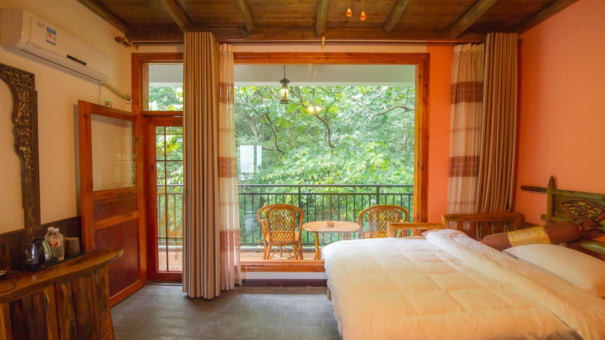 Yangshuo Scenic Mountain Retreat Hotel Exterior photo